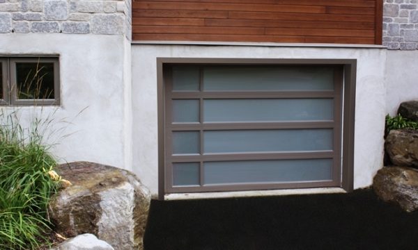 Panoramic Garage Door / Sable / White Laminated Windows