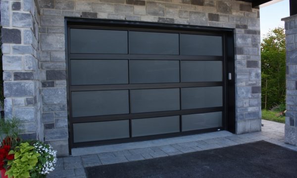 Panoramic Garage Door  / Noir / Gray Polycarbonate Glass